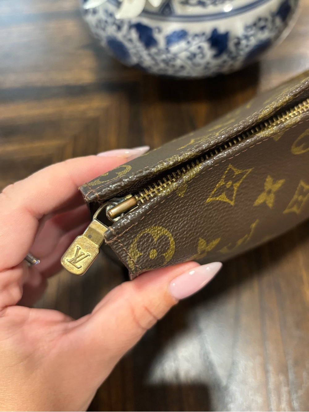 Louis Vuitton Monogram Toiletry 26 - Picture 4 of 6